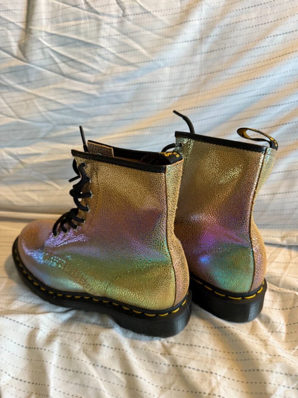 Dr. Martens 1460 "Sand Rainbow Ray" Women's 7 Iridescent Suede Lace-Up Boot NIB - Picture 4 of 6